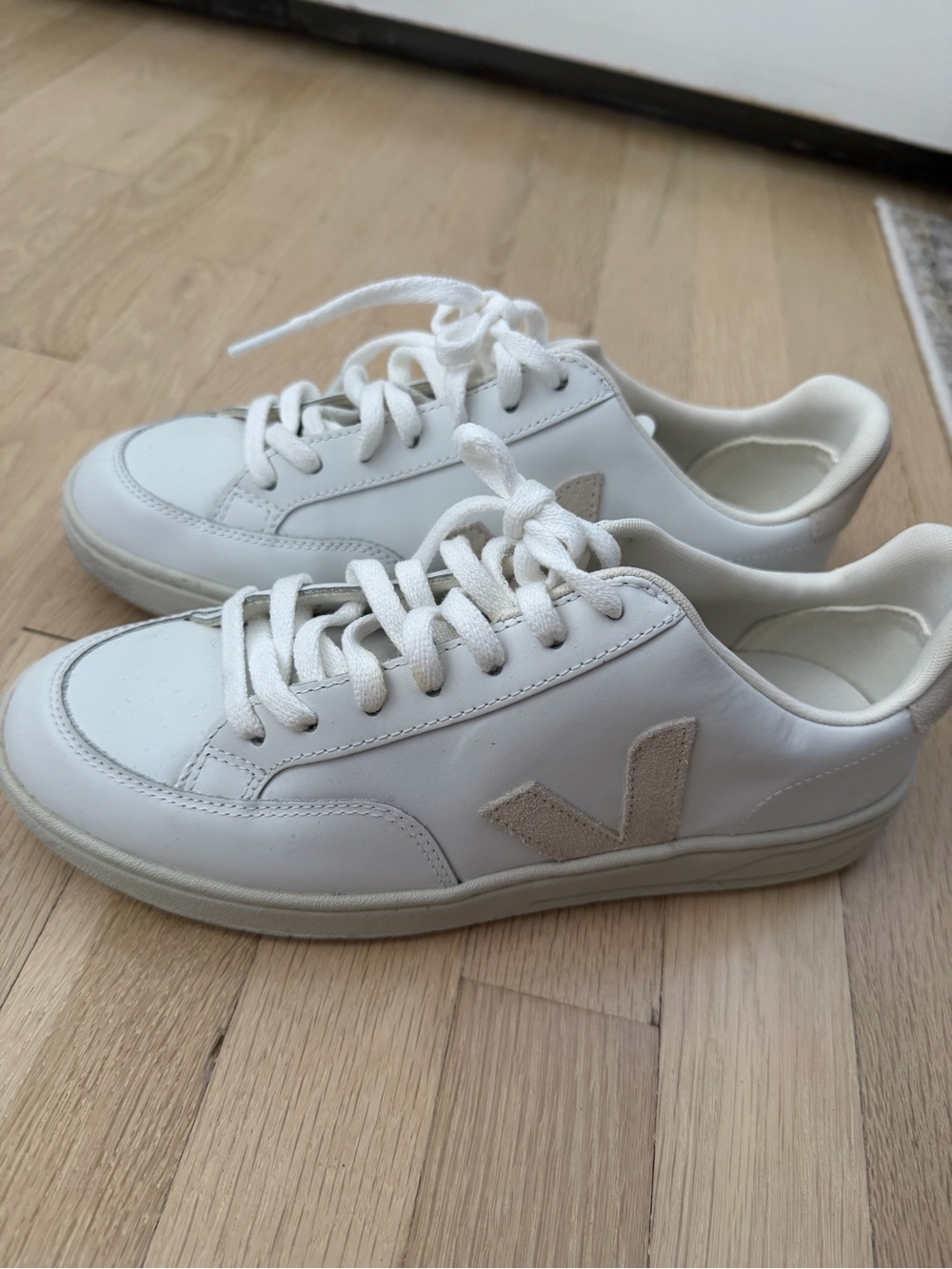 Veja Low-Top Sneakers in Off-White with Beige V - Picture 3 of 4